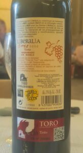 l 'etiquette arrière d'une bouteille du vin Espagnole, 2020 Liberalia tres Tempranillo